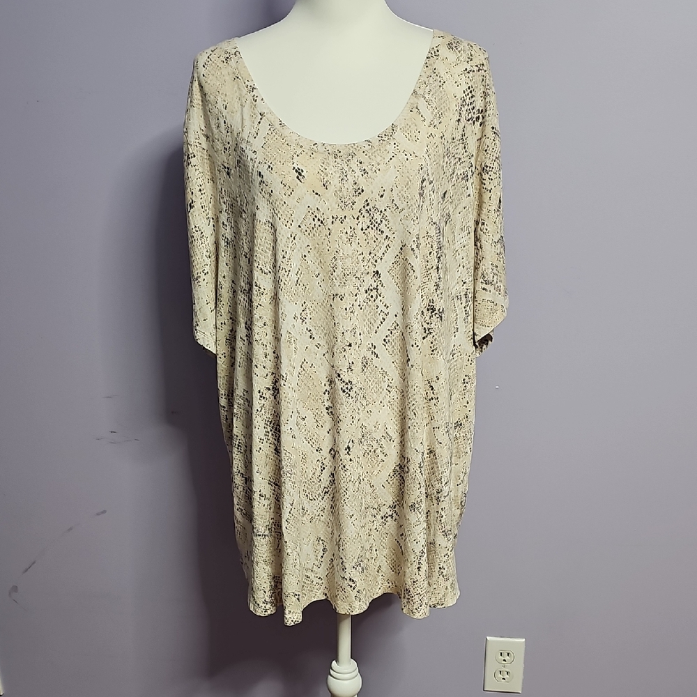 Ava & Viv Cream‎ and Black Snake Print Top